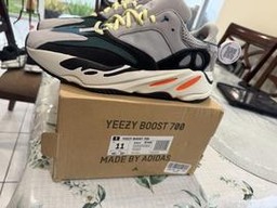 Adidas Yeezy Boost 700